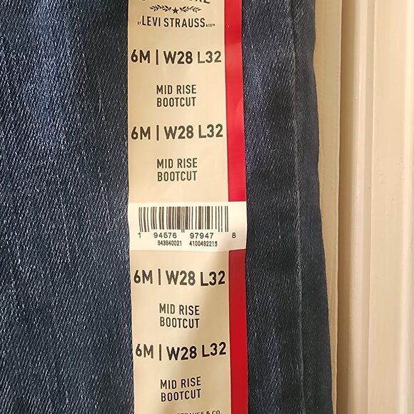 Levi Strauss Simply Stretch Mid Rise Bootcut Jeans NEW WITH TAGS size 6M - Picture 3 of 6